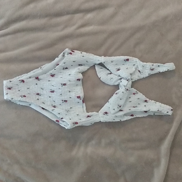 Bathing suits from ex sml, to ex lrg,, blouses, pants both from ex sml to ex lrg - Picture 3 of 16